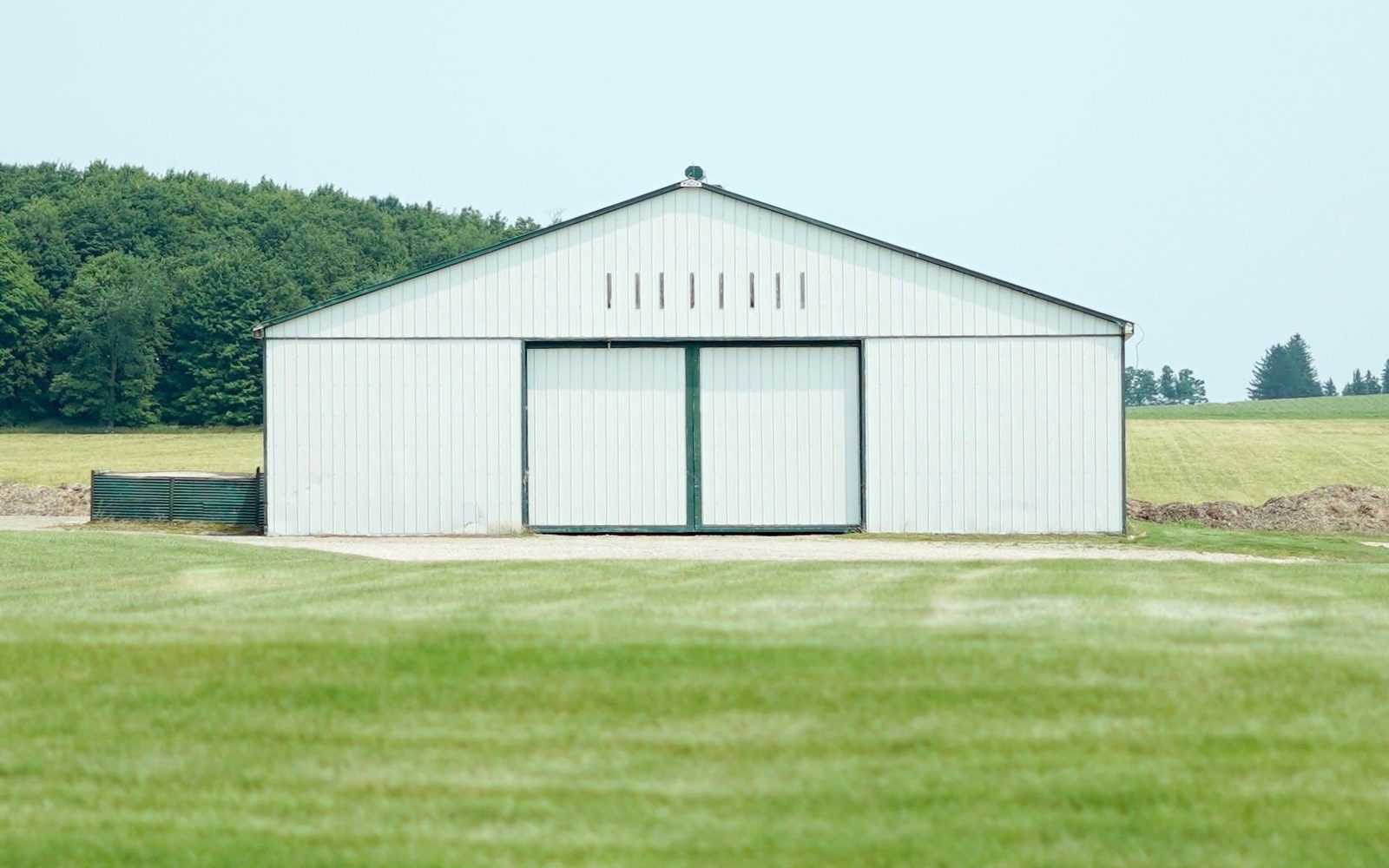 Pre-engineered steel building
