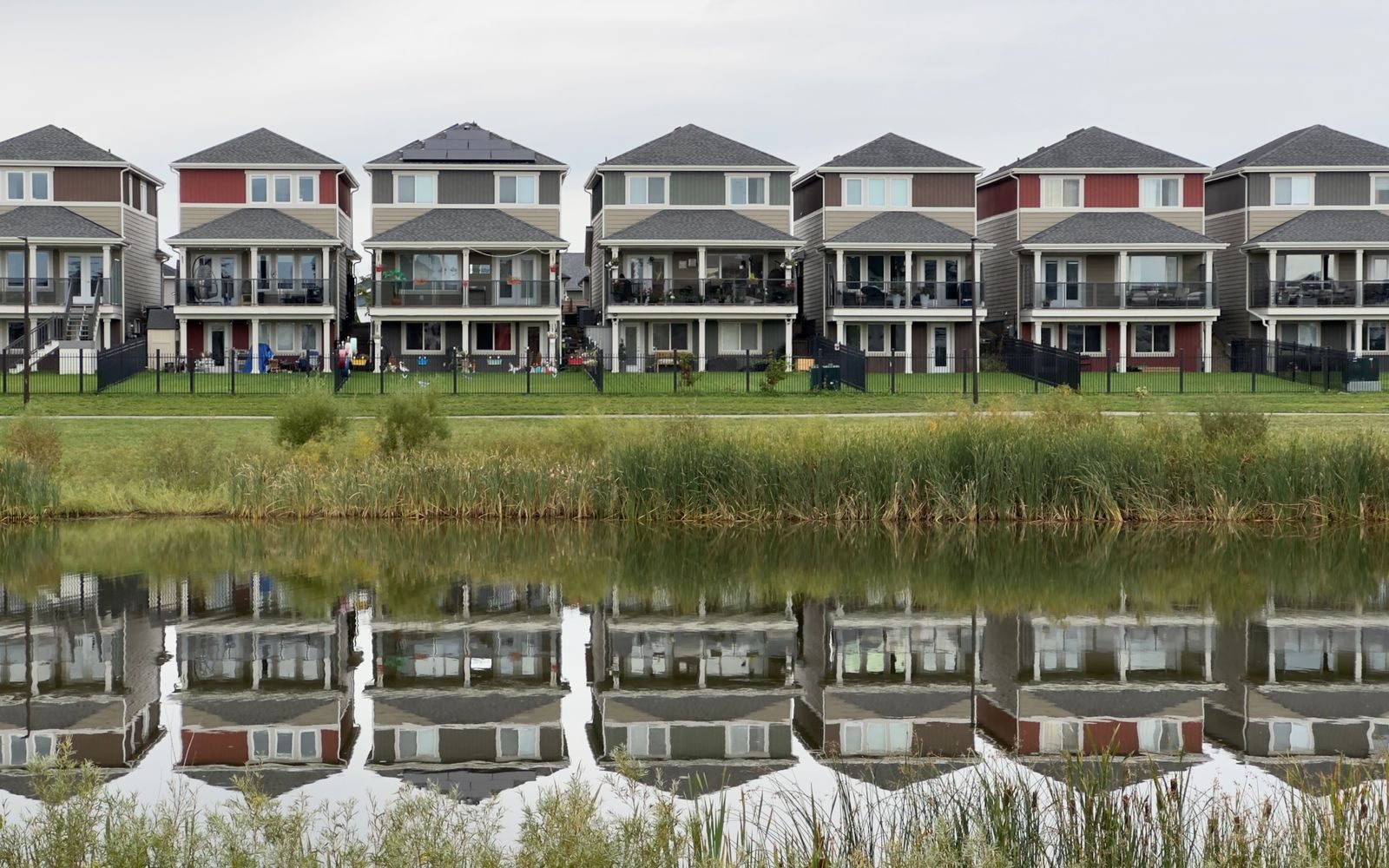 Row of Golden Horseshoe suburban homes along a pond